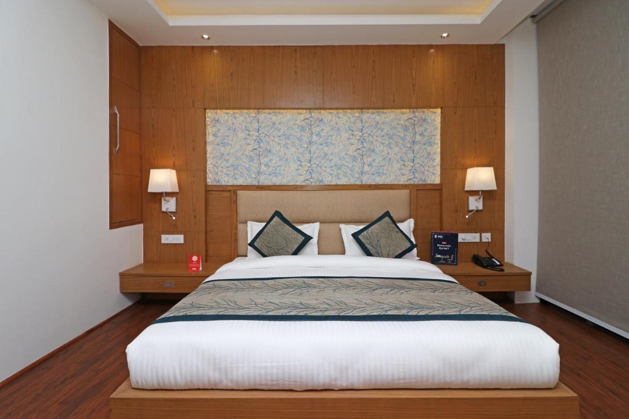 Hotel Capital O Star Near Chhatarpur Metro Station