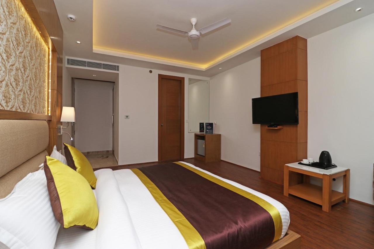 Capital O Star Near Chhatarpur Metro Station Hotel