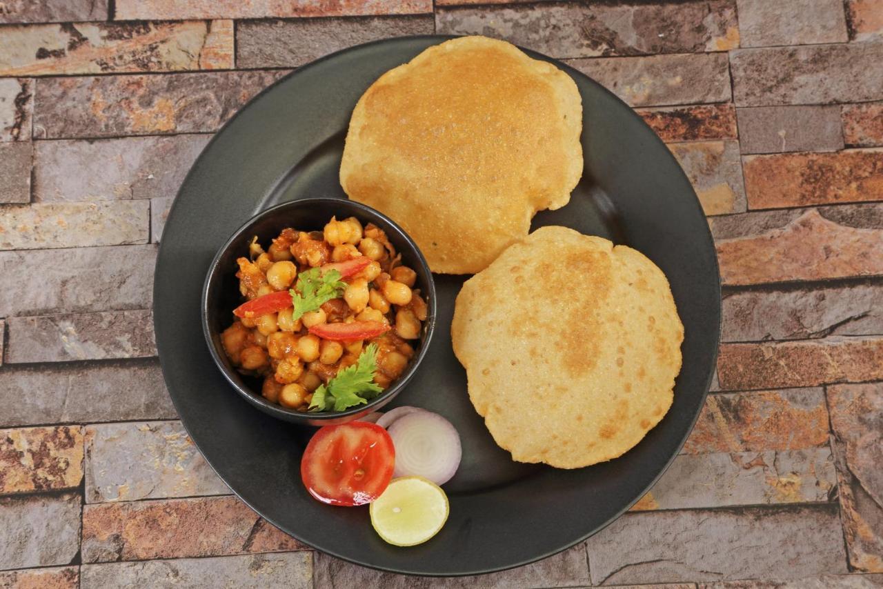Capital O Star Near Chhatarpur Metro Station 3* New Delhi