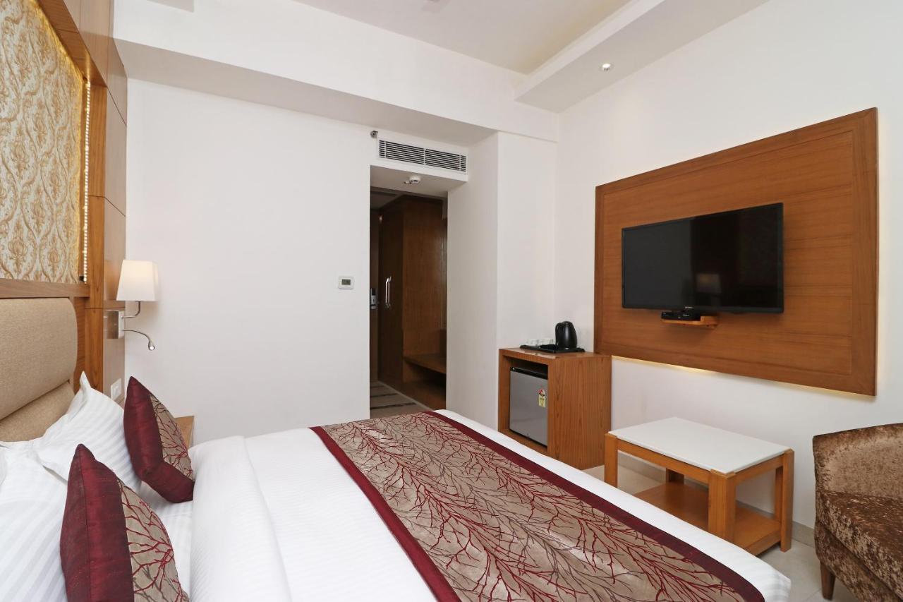 Capital O Star Near Chhatarpur Metro Station 3*