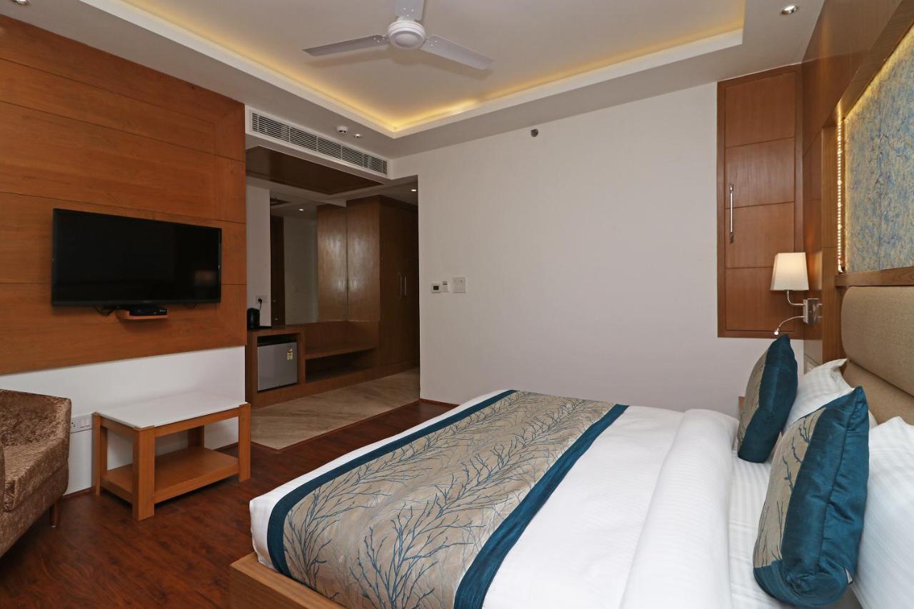 Capital O Star Near Chhatarpur Metro Station 3*