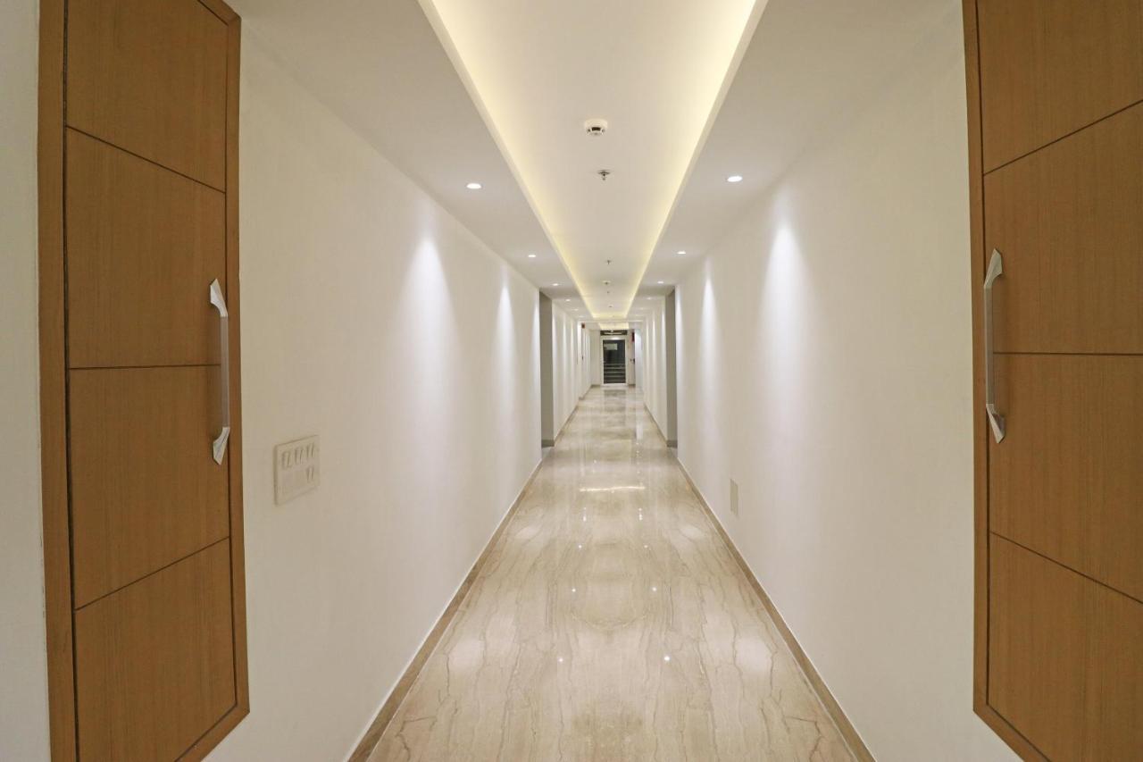 Hotel Capital O Star Near Chhatarpur Metro Station 3*
